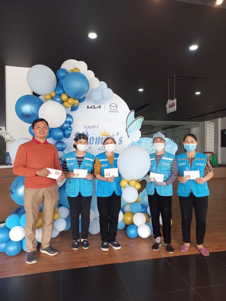 🧹 Nhân viên vệ sinh công nghiệp

🏠 Nhân viên dọn dẹp nhà cửa, hỗ trợ chuyển nhà, ...

🧼 Tạp vụ cho công ty, showroom theo tháng

👩‍💼 Người giúp việc nhà

🌍 Khu vực làm việc: Thành phố Thái Bình và lân cận

📝 Yêu cầu:

 Độ tuổi: Dưới 65 tuổi

 Sức khỏe tốt, không yêu cầu kinh nghiệm (công ty sẽ đào tạo).

 Chăm chỉ, trung thực, có khả năng làm việc nhóm.

 Chịu được áp lực công việc.

⏰ Thời gian làm việc:

 Ca sáng: 7:00 - 11:30

 Ca chiều: 13:00 - 17:00

💰 Quyền lợi:

 Mức lương: 6 - 9 triệu đồng/tháng (tùy theo kinh nghiệm và tay nghề).

 Có thể linh động làm thời vụ theo ngày đã hẹn trước, làm buổi chiều, ... (từ 200k/ngày trở lên).

Môi trường làm việc chuyên nghiệp, thân thiện.

 Được đào tạo bài bản, dạy kỹ năng chuyên nghiệp.

📞 Liên hệ ứng tuyển:
Công ty TNHH Dịch vụ và Thương mại Hoàng An
Địa chỉ: 958 Lý Bôn, Trần Lãm, Thái Bình
📱 SĐT liên hệ: 0902025522 hoặc 0379.209.333.

👉 Hãy nhanh tay liên hệ để gia nhập đội ngũ chuyên nghiệp và có nguồn thu nhập ổn định!